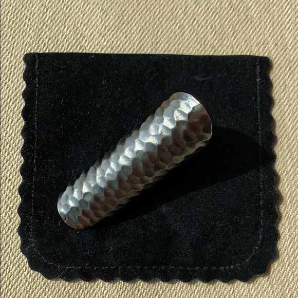 Soixante Neuf Knuckle Ring - Picture 12 of 13